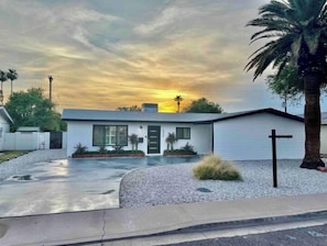 Exterior - Old Town Scottsdale Luxury Oasis With Heated Pool (Scottsdale)