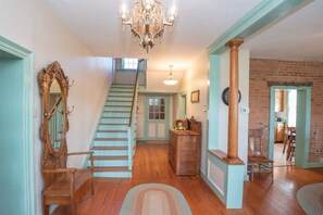 Interior - Cozy Cow Homestead with pool! (Gettysburg)