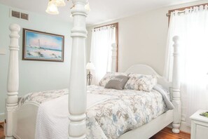 4 bedrooms, iron/ironing board, free WiFi, bed sheets - Cozy Cow Homestead with pool! (Gettysburg)