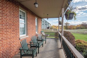Property grounds - Cozy Cow Homestead with pool! (Gettysburg)
