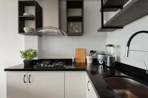 Kühlschrank, Mikrowelle, Ofen, Geschirrspüler