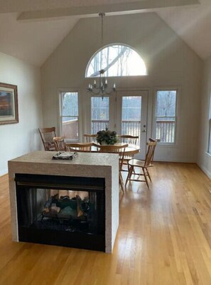 Interior - Beautiful serene lake house in the foothills, great for couples or families. (Pinnacle)