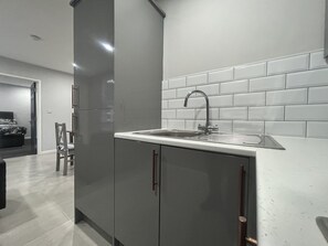 Apartment, 1 Queen-Bett | Eigene Küche | Kühlschrank, Mikrowelle, Ofen, Herdplatte