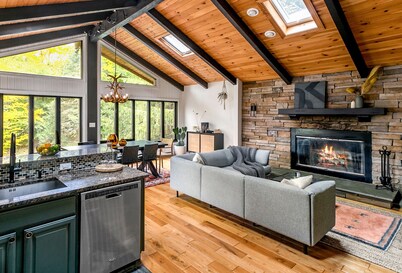 Woodpecker House - One of Vrbo’s 2025 Vacation Rental of the Year