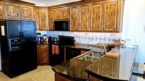 Refrigerador, microondas, horno y lavavajillas