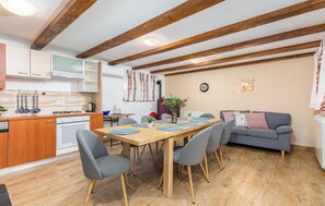 Interior - 4 bedroom awesome home in Vodnjan (Vodnjan)