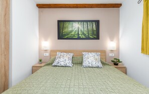 4 bedrooms, free WiFi, bed sheets - 4 bedroom awesome home in Vodnjan (Vodnjan)