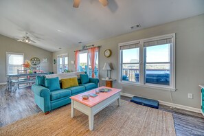 Smart TV, fireplace, music library