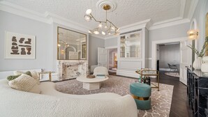 Unclassified image, 3 of 20, button - Stunning 4-bed Apartment in Mayfair (London)
