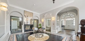 Interior - Stunning 4-bed Apartment in Mayfair (London)