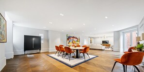 Dining - Stunning 4-bed Apartment in Mayfair (London)