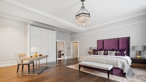 Unclassified image, 2 of 20, button - Stunning 4-bed Apartment in Mayfair (London)