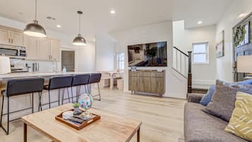 Smart TV, video games