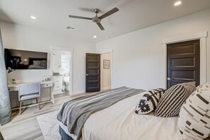 3 bedrooms, desk, iron/ironing board, free WiFi - Brand New | 3 Beds | Mini Golf | Lazy River | RR (Washington)