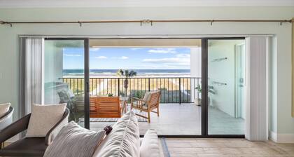 Oceanview Balcony! The Beach is your backyard!