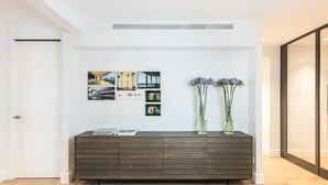 4 bedrooms, WiFi (free), bed sheets - Inviting 4-bed Apartment in Chelsea Area (London)
