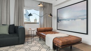 Living room - Inviting 4-bed Apartment in Chelsea Area (London)