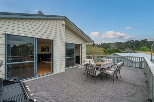 Hosts on the Coast Laze away on Cooks