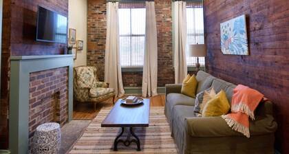 The Laurel Room- The Buzzard's Roost Inn
