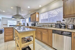 Fridge, microwave, stovetop, dishwasher