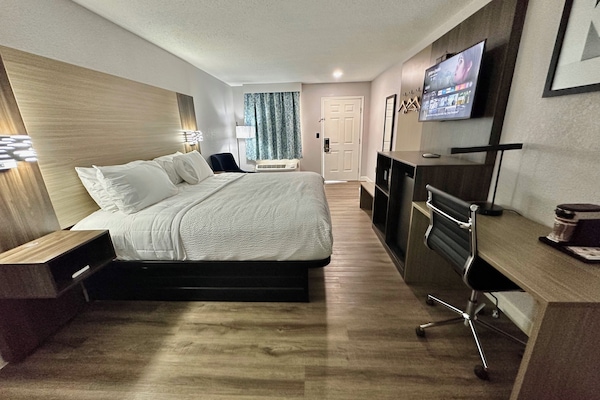 Standard Room, Corner | Iron/ironing board, free WiFi