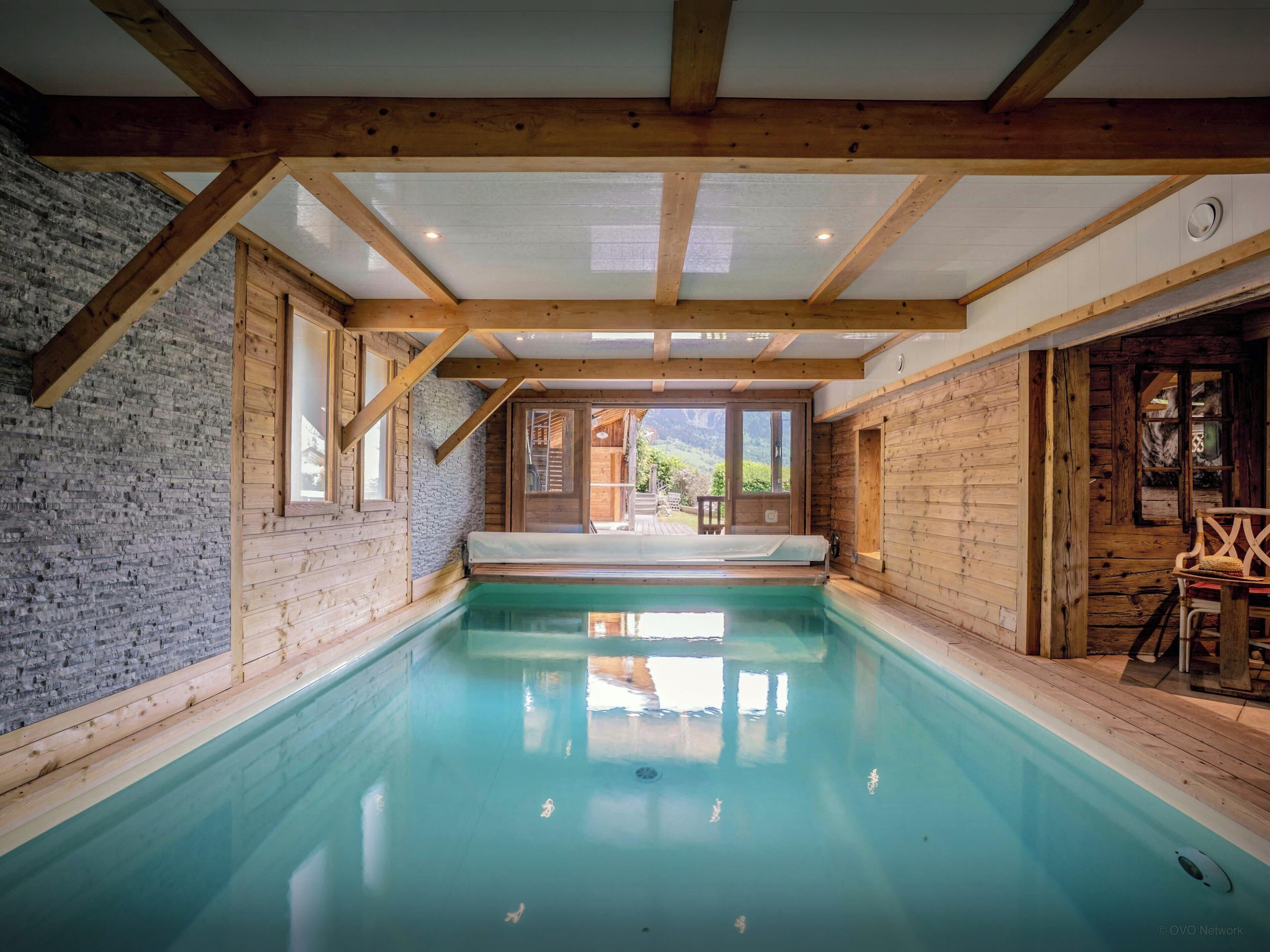 Inomhuspool och uppvärmd pool