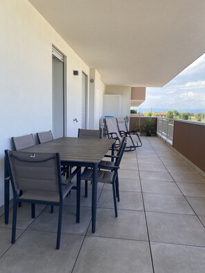 Outdoor dining - Apartment with private parking (Limena)