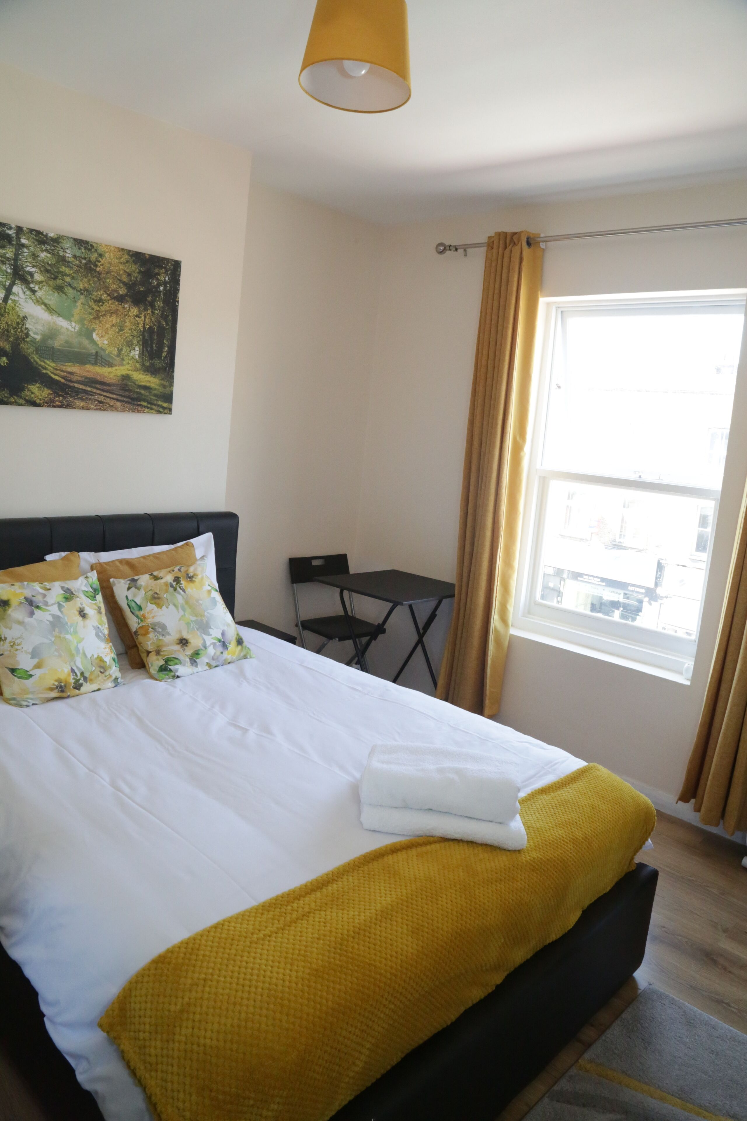 1 Schlafzimmer, Schreibtisch, Bügeleisen/Bügelbrett, Reisekinderbett