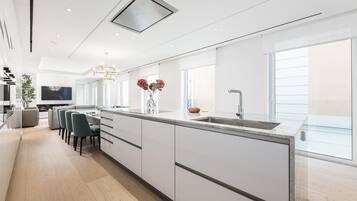 Fridge, microwave, oven, stovetop