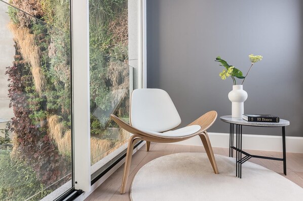 Living room - Beautiful 4-bed Apartment in Munich Center (Munich)