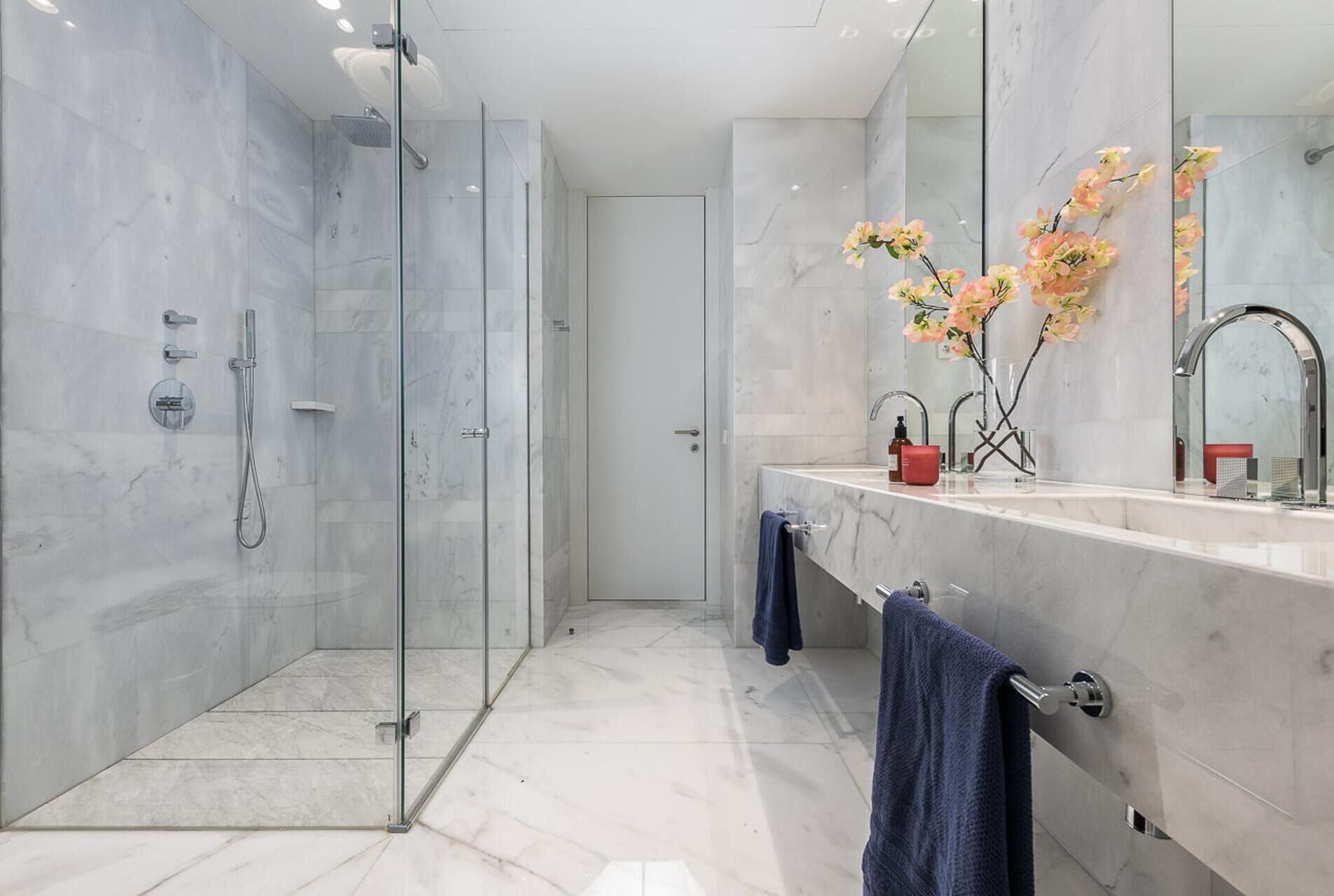 Shower, towels