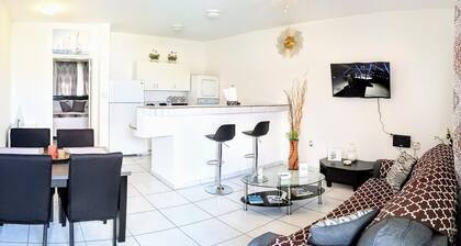 Cozy, Cole Bay, one bedroom with security and free parking