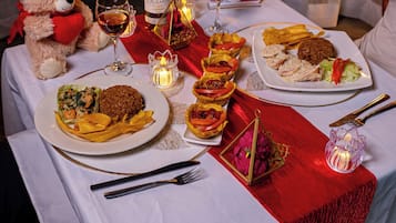 Comida y bebida