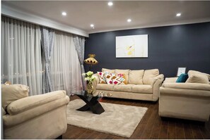 Smart TV, fireplace, stereo