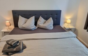 1 Schlafzimmer, Reisekinderbett, kostenloses WLAN, Bettwäsche