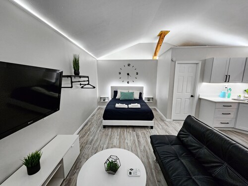 Modern guesthouse in the heart of Fort Worth