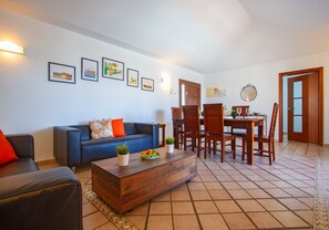 Televisio, p öytäjalkapallopöytä, pöytätennispöytä