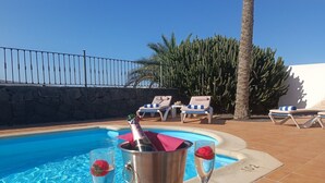 Pool - 3 Bedroom Central Villa in Playa Blanca with Pool & Pool Table (Playa Blanca)