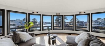 Bayfront Modern Retreat • Dock, Kayaks, Views