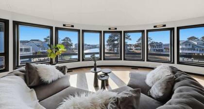 Bayfront Modern Retreat • Dock, Kayaks, Views