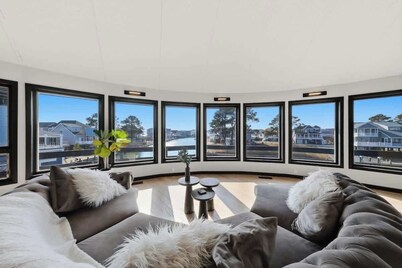 Bayfront Modern Retreat • Dock, Kayaks, Views