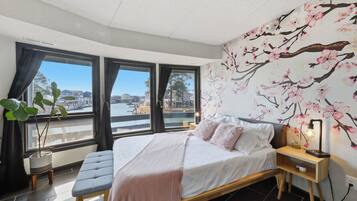 3 bedrooms, desk, iron/ironing board, free WiFi