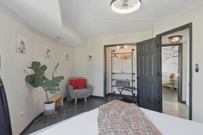 3 bedrooms, iron/ironing board, free WiFi, bed sheets
