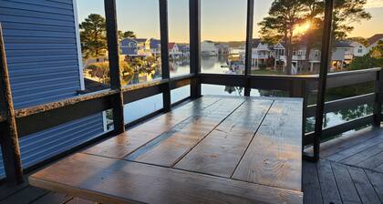 Stunning waterfront panoramic view getaway house