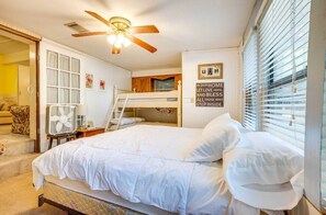 3 bedrooms, iron/ironing board, WiFi, bed sheets - 'The Whacky Shack' Family Cabin w/ Fire Pit! (Trinity)