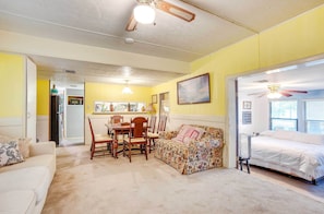 TV - 'The Whacky Shack' Family Cabin w/ Fire Pit! (Trinity)