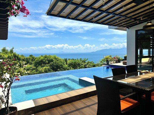Picturesque private villa with infinity pool