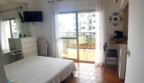 1 makuuhuone, työpöytä, silitysrauta/-lauta, ilmainen Wi-Fi