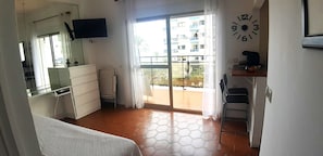 1 bedroom, desk, iron/ironing board, free WiFi