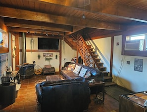 Smart TV, chimenea, monitor de computadora